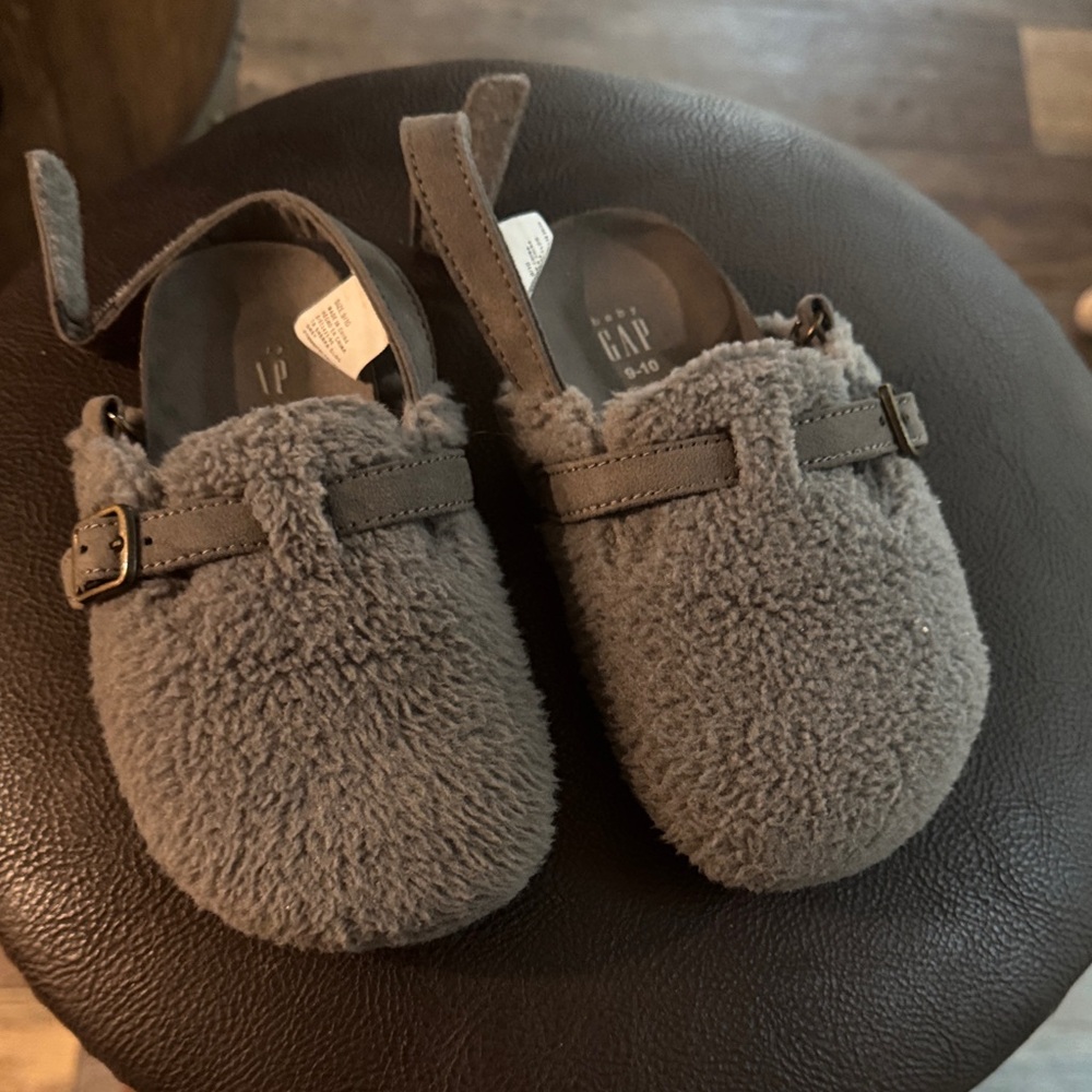 GAP Soft Gray toddler Booties